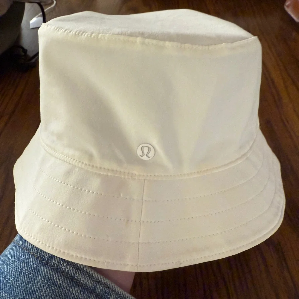 Lululemon‎ Reversible Bucket Hat White Gray Abstract Print Festival Travel